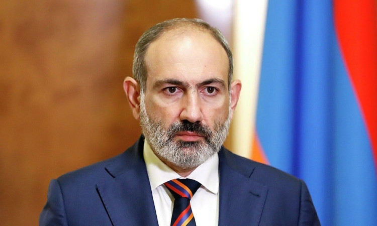 bolory-spasum-en-pashinyanin_JJepi.jpg