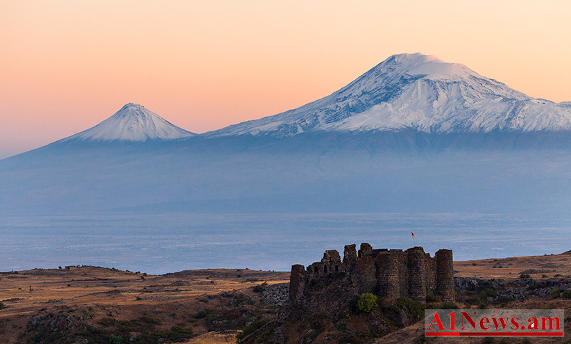 mount-ararat-with-amberd-fortress_6O61P.jpg