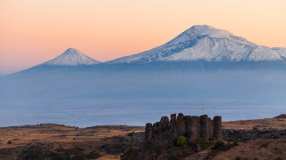 mount-ararat-with-amberd-fortress_6O61P.jpg