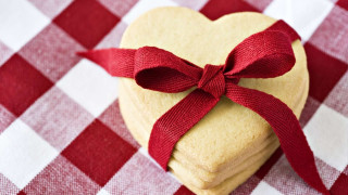 cookiesformhearttableclothtapebowmacrohd-wallpaper-bszh_ky3f9.jpg