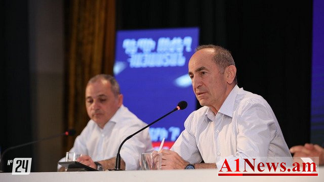 robert-kocharyan-vahe-hakobyan_undnB.jpg