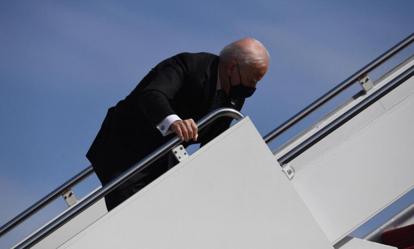 210319130606-01-biden-trips-air-force-one-super-tease_iOi7L.jpg