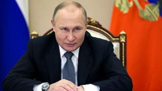 qani-tokosn-e-vstahum-putinin_rM5Aa.jpg