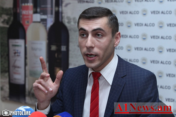 gagiksurenyan-1_W92TT.jpg