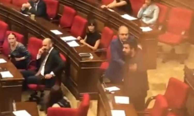 inchpes-en-ajum-hayhoyum_Ivw3u.jpg