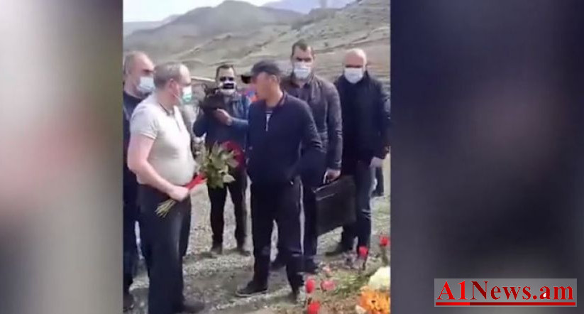 exbor-gerezman-pashinyan_4Bpo6.jpg
