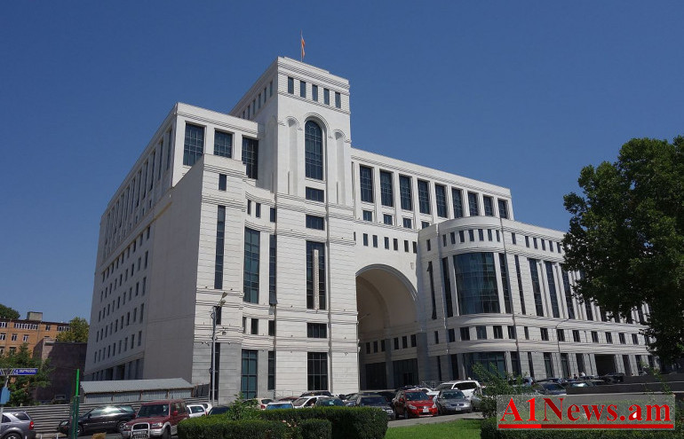 ministryofforeignaffairsinyerevanthumb_VEHhG.jpg