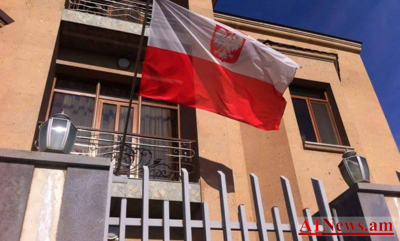 flagofpolandinpolishembassyyerevan_cx8Xu.jpg
