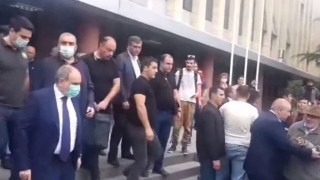 nikol-syuniq_Ks5Gc.jpg